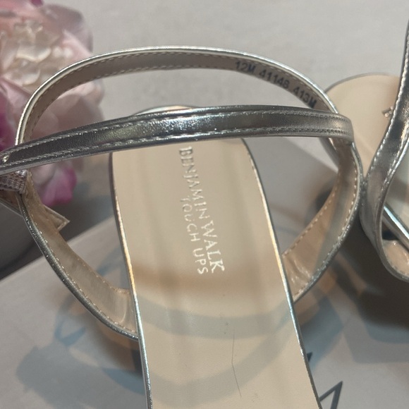 BENJAMIN WALK Lena Touch Ups Size 12 Sandals Silver Metallic Glitter NEW IN BOX - Picture 3 of 10